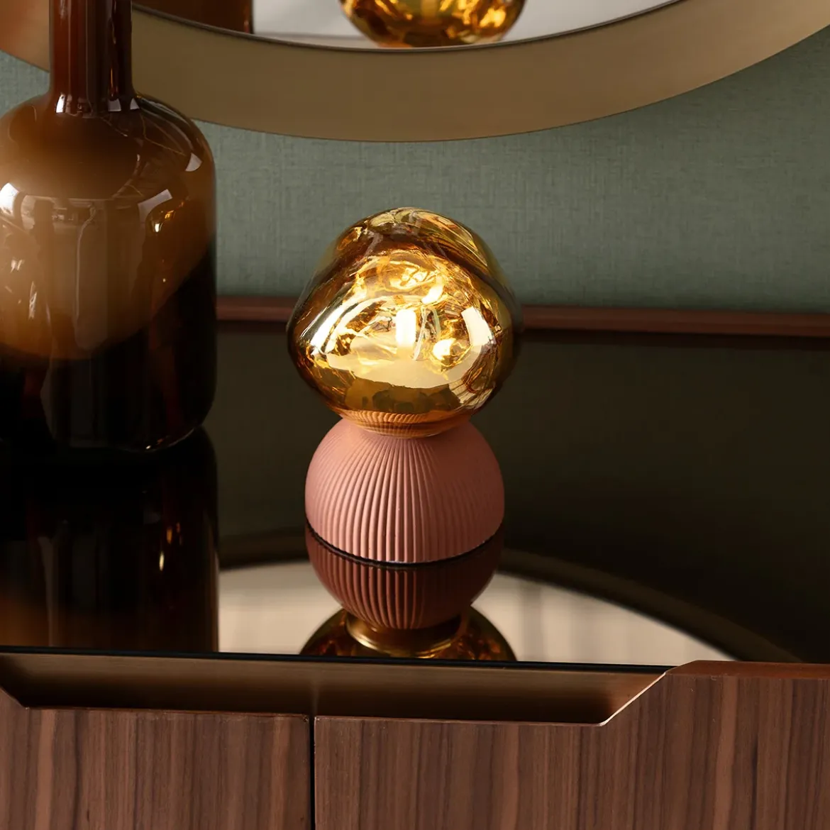 Magic ball bordlampe Guld